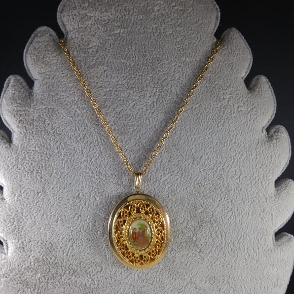 Ceramic Cameo Photo Locket Necklace, Filigree Gold Plated, 1960s Vintage Jewelry - Picture 6 of 10